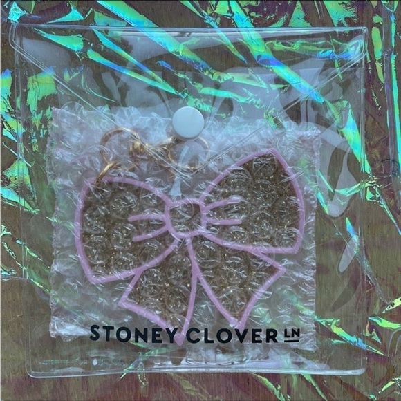 ๐ Stoney Clover Lane Acrylic Gold Glitter & Light Pink Bow Bag Charm Keychain - Picture 3 of 8